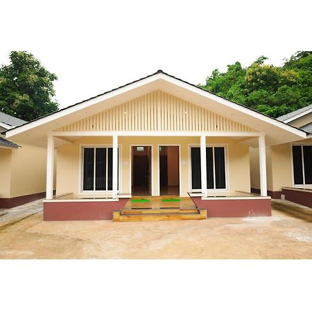 Nisarg Resort Guhāgar 外观 照片