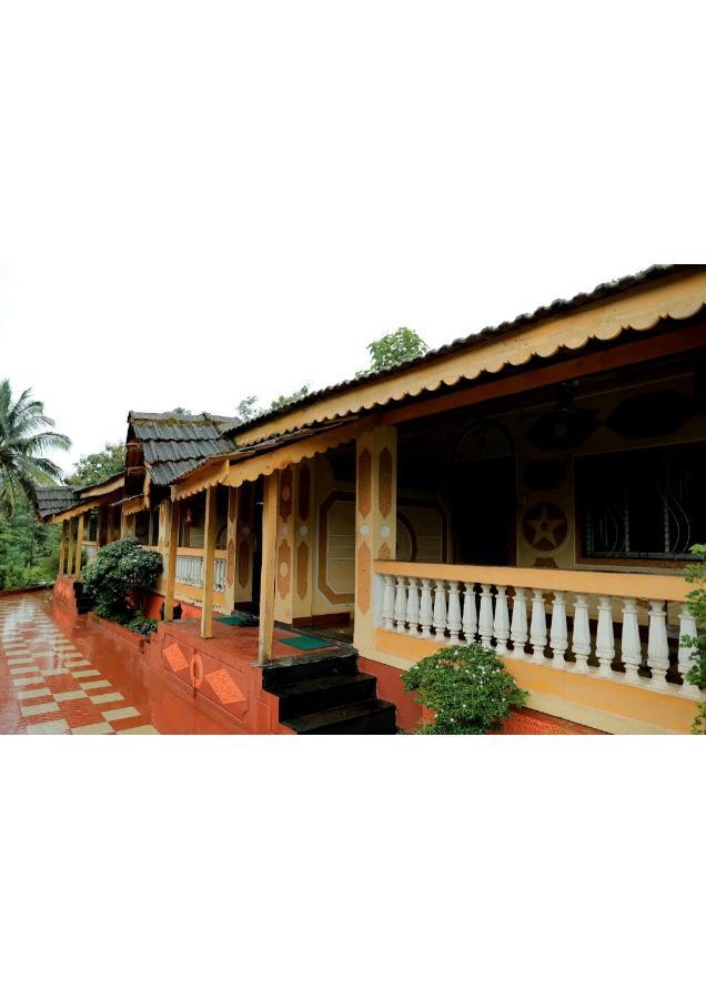 Nisarg Resort Guhāgar 外观 照片