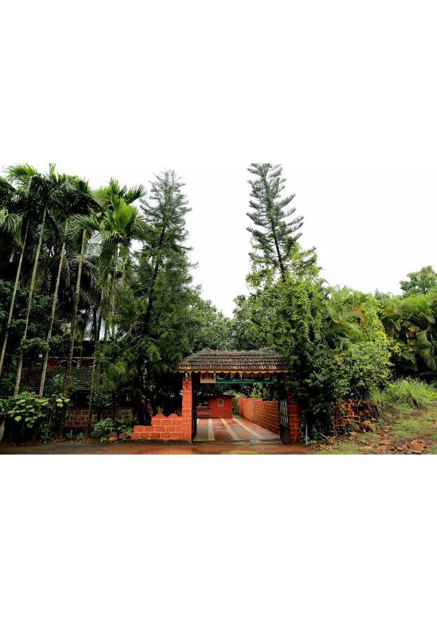 Nisarg Resort Guhāgar 外观 照片