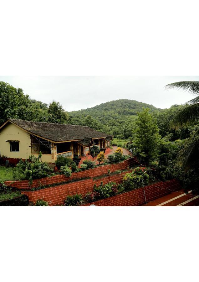 Nisarg Resort Guhāgar 外观 照片