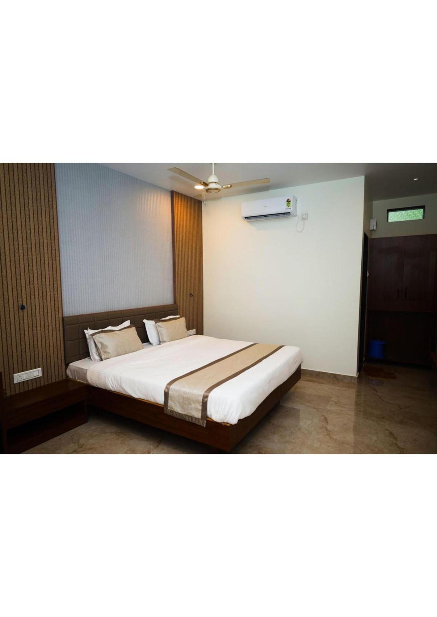 Nisarg Resort Guhāgar 外观 照片