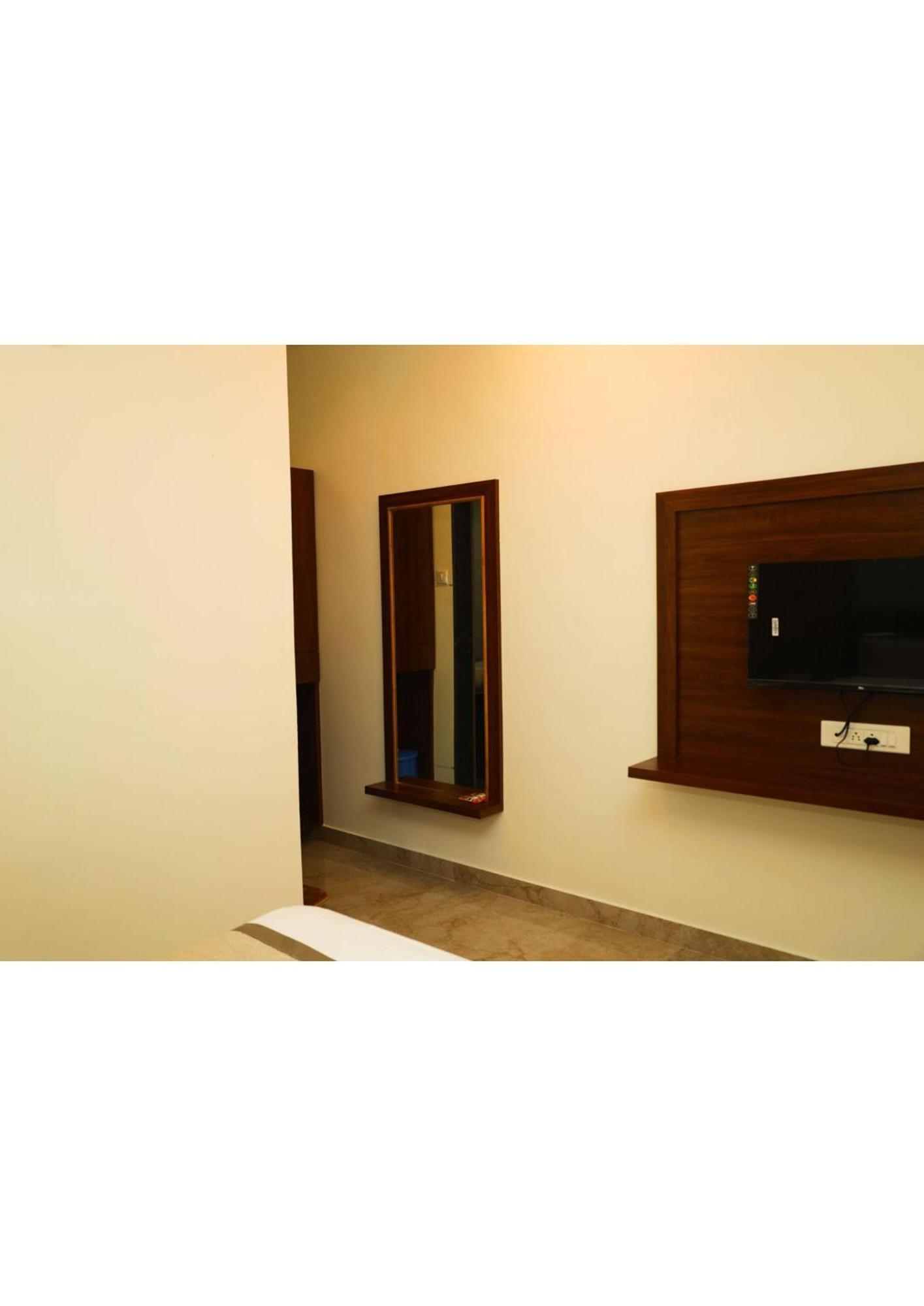 Nisarg Resort Guhāgar 外观 照片
