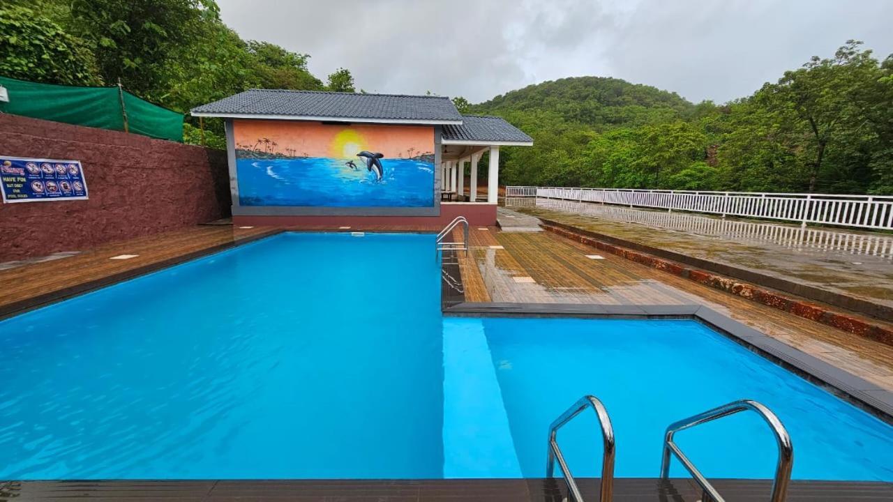 Nisarg Resort Guhāgar 外观 照片