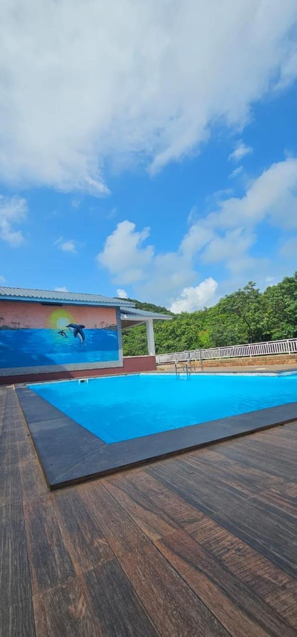 Nisarg Resort Guhāgar 外观 照片