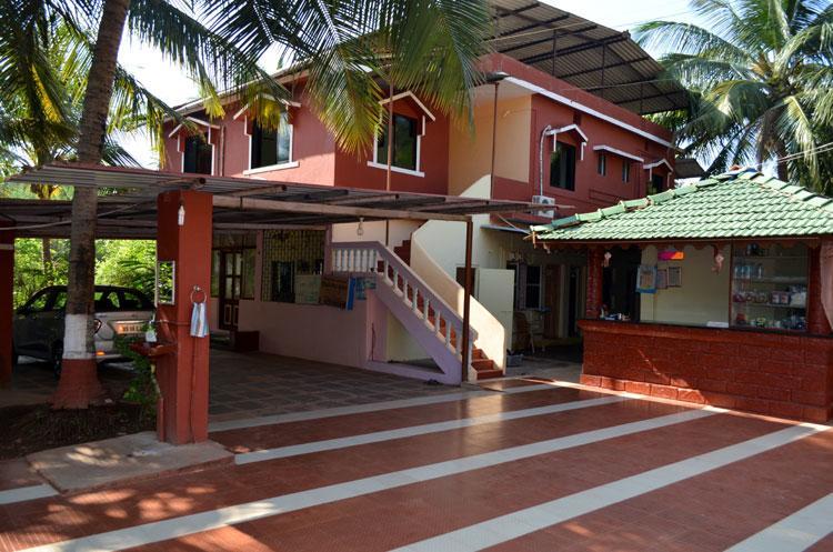 Nisarg Resort Guhāgar 外观 照片